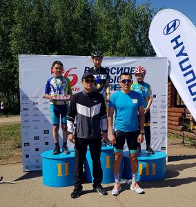 Ұлы Отан соғысындағы Жеңістің 76 жылдығына арналған әуесқойлар арасында тасжолдағы топтық жарыс